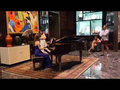 Pianist at the Four Seasons hotel